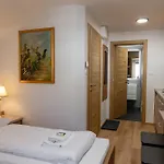 Hisa S'tje Ljubljana Airport Cerklje na Gorenjskem