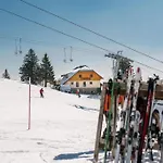 Hisa S'tje Ljubljana Airport