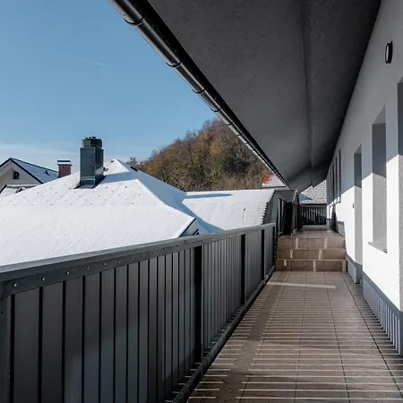 Hisa S'tje Ljubljana Airport Apartment *